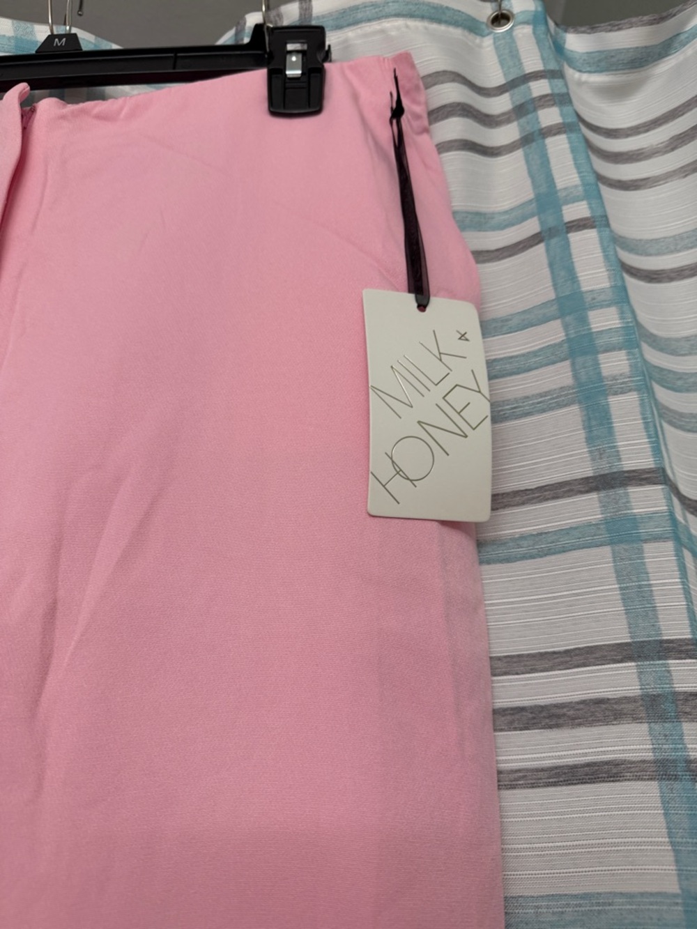Sleeveless Pink Wide-Leg Pant Set with Gold Buttons - Picture 6 of 6